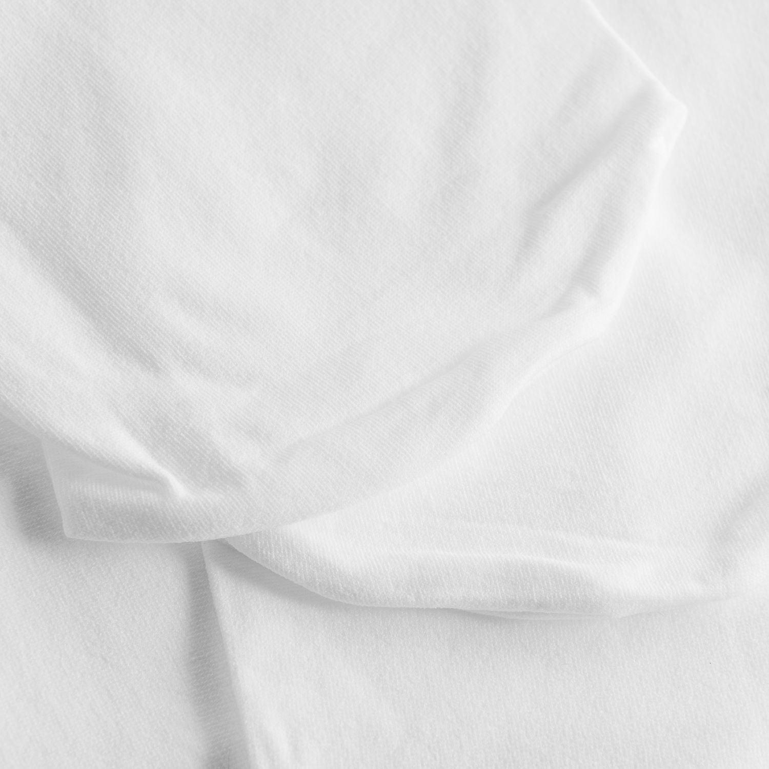 Nahaufnahme der überlappenden Falten des weißen Stoffes, wie bei einer weichen und glatten 108 Economy Ballettstrumpfhose von Rumpf.